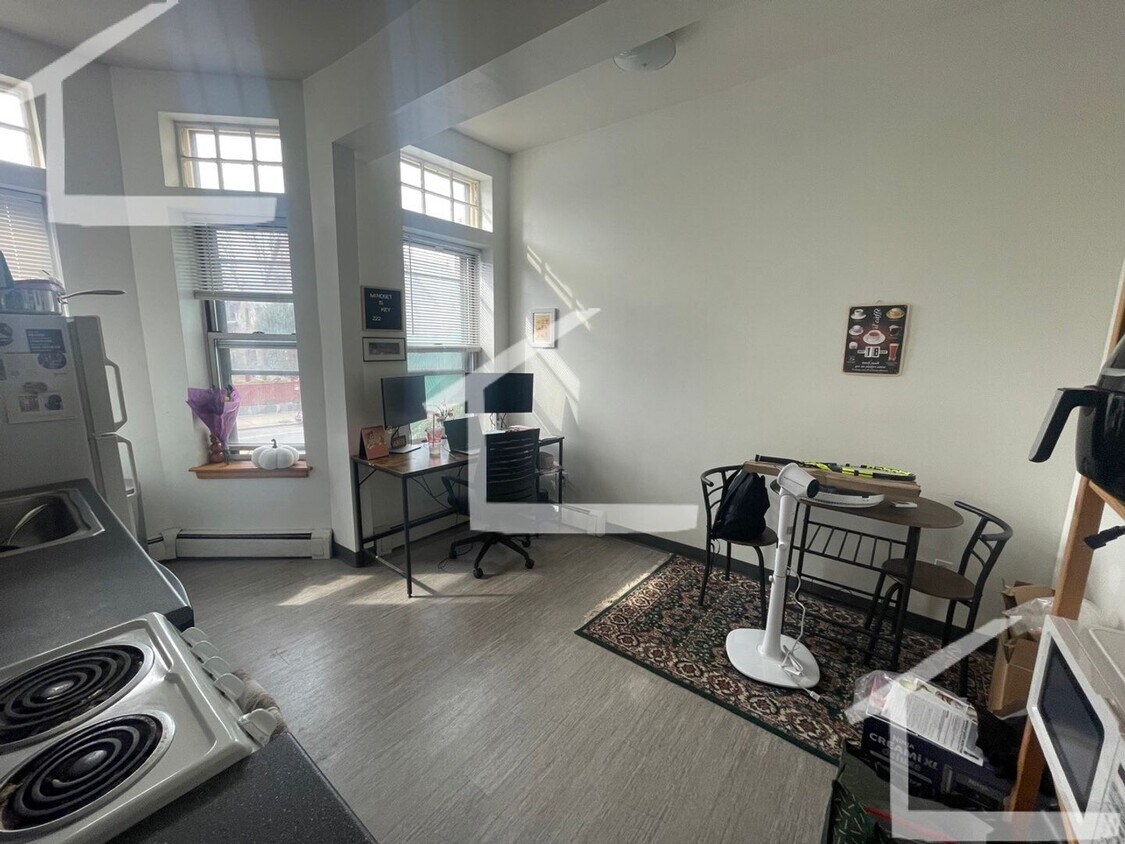 Foto del edificio - Cozy Studio! Heat & Hot Water Included!!