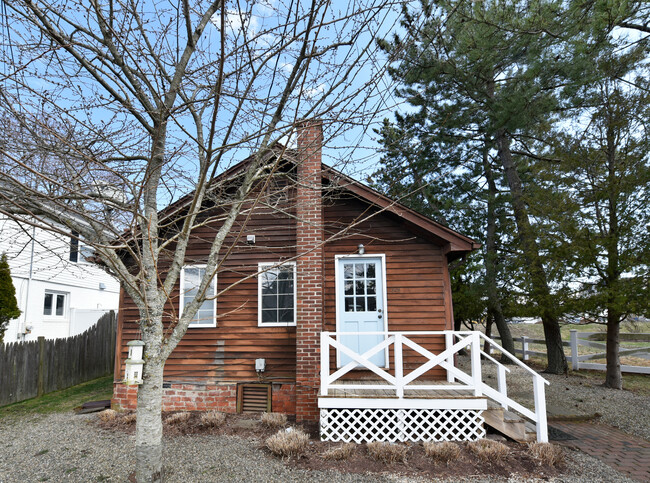 Building Photo - 345 Old Dam Rd