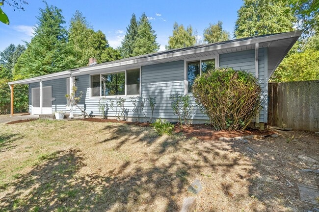 Building Photo - CHARMING HAYHURST 3 BEDROOMS, 2 BATH HOME