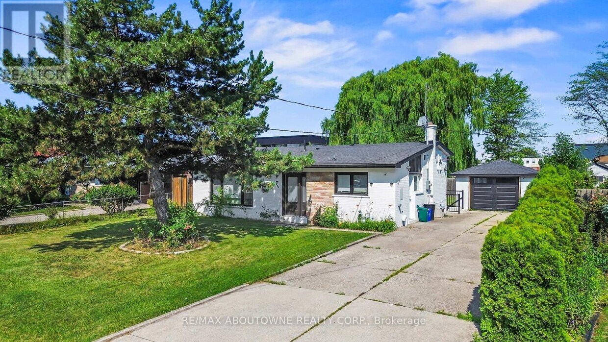 Primary Photo - 523 Pinegrove Rd
