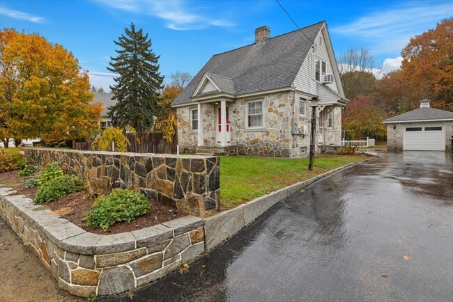 Building Photo - 204 Groton Rd