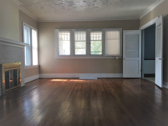Building Photo - 642 Lafayette Ave NE
