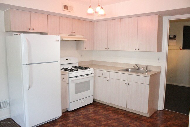 Building Photo - 40 Orbit Ln