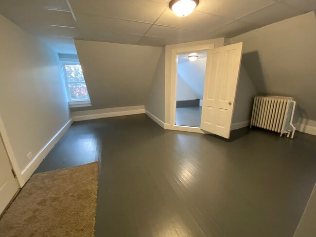 Building Photo - 1513 E Superior St