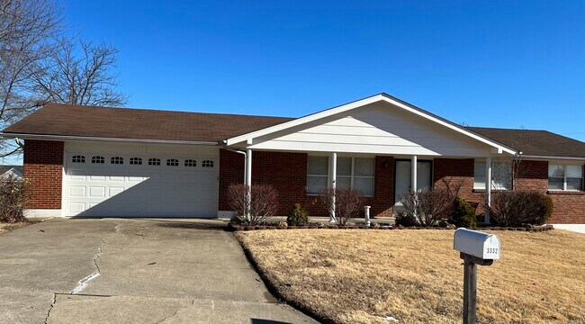 Building Photo - 3332 Cottonwood Dr