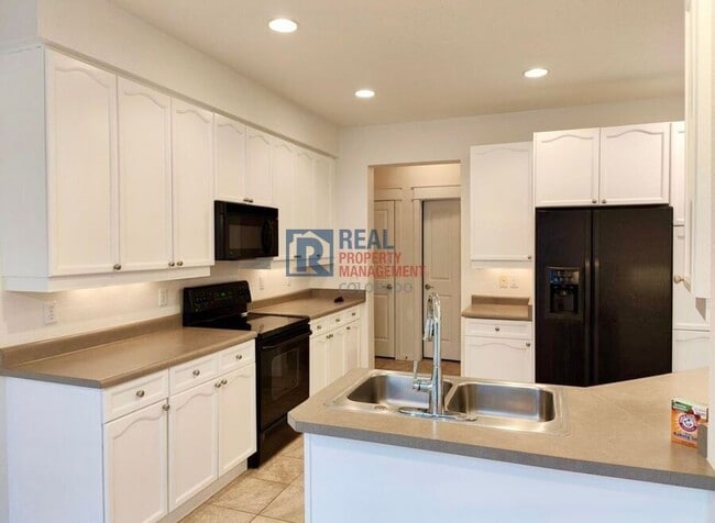 Building Photo - 2550 Winding River Dr