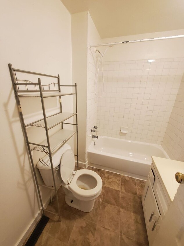 Primary Photo - 1320 Maple St
