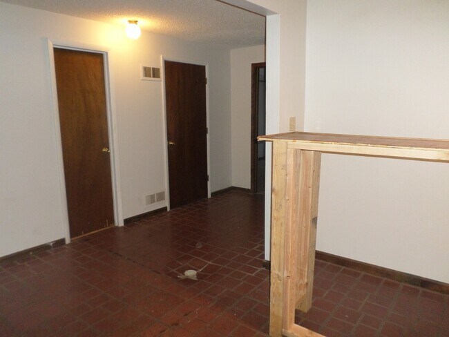 Building Photo - Shirley 2029