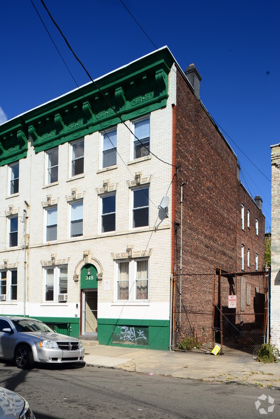 Primary Photo - 318-320 Forrest St