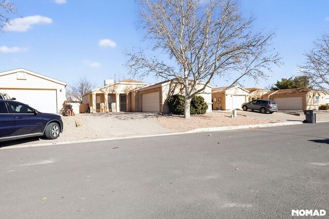 Foto del edificio - 1328 Rebecca Rd NE