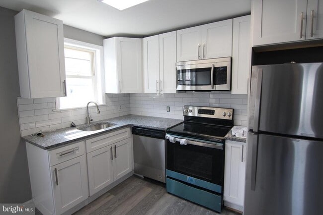 Building Photo - 411 Grove St