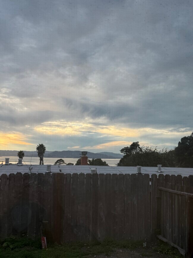 Foto del edificio - 1950 Stanton Ave