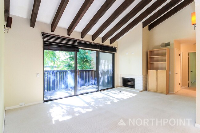 Building Photo - 2BR/2BA | Newly Renovated Unit | Community pools | In Woodside Sierra!