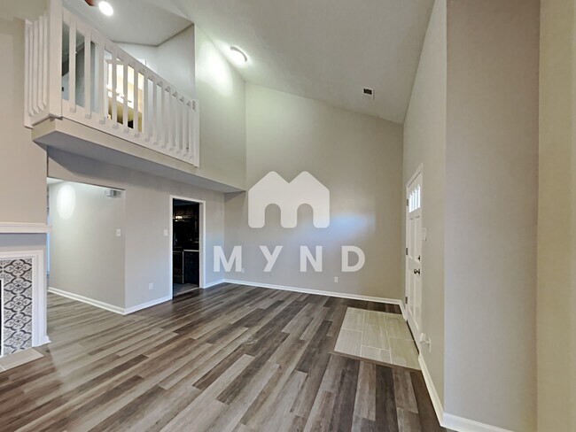 Building Photo - 8219 Town N Country Dr