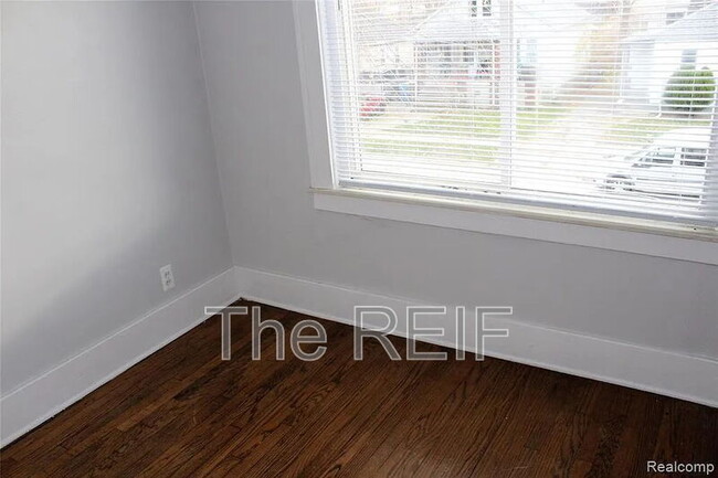 Building Photo - 7543 Lozier Ave