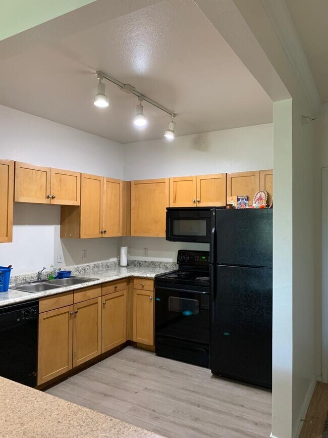 Foto del edificio - 13560 Technology Dr