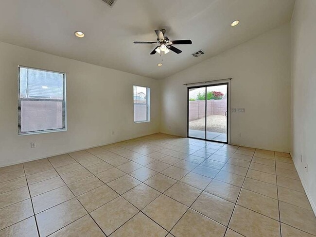 Building Photo - 5903 S 32nd Ln