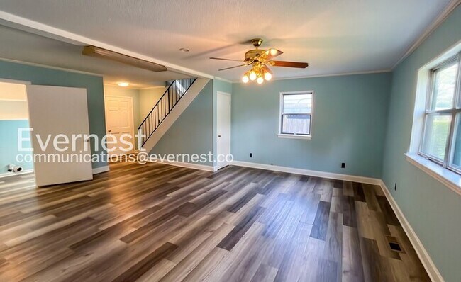 Building Photo - 5008 Golfview Dr