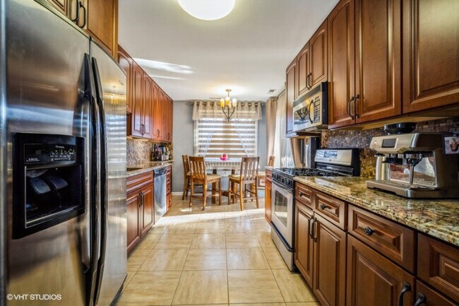 Building Photo - 1413 Sutton Ct