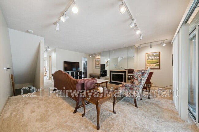 Building Photo - 804 Fairways Dr