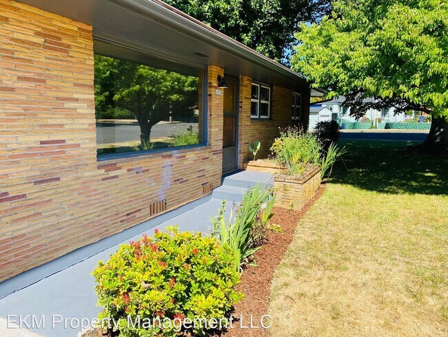 Foto del edificio - 3 br, 1 bath House - 2855 E, 1st Avenue