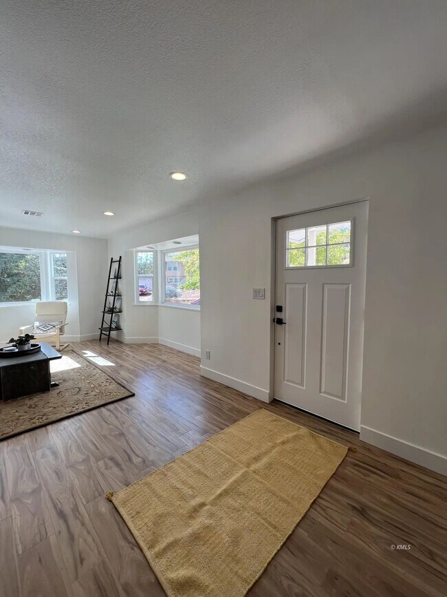 Building Photo - 324 Vermillion Cir