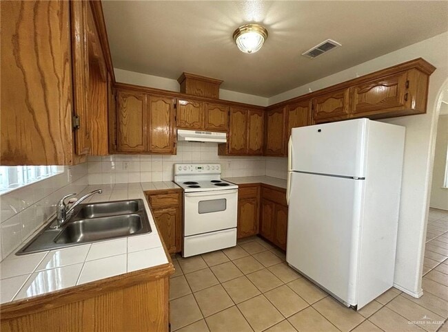 Building Photo - 27 E Quail St