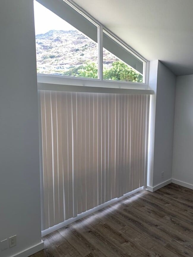 Building Photo - Kamiloiki Estates - 3 bedrooms, 2 bath home (single level) with garage - Avail now!