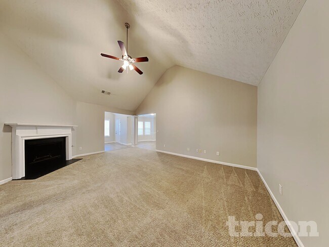 Foto del edificio - 5315 Yellow Pine Dr