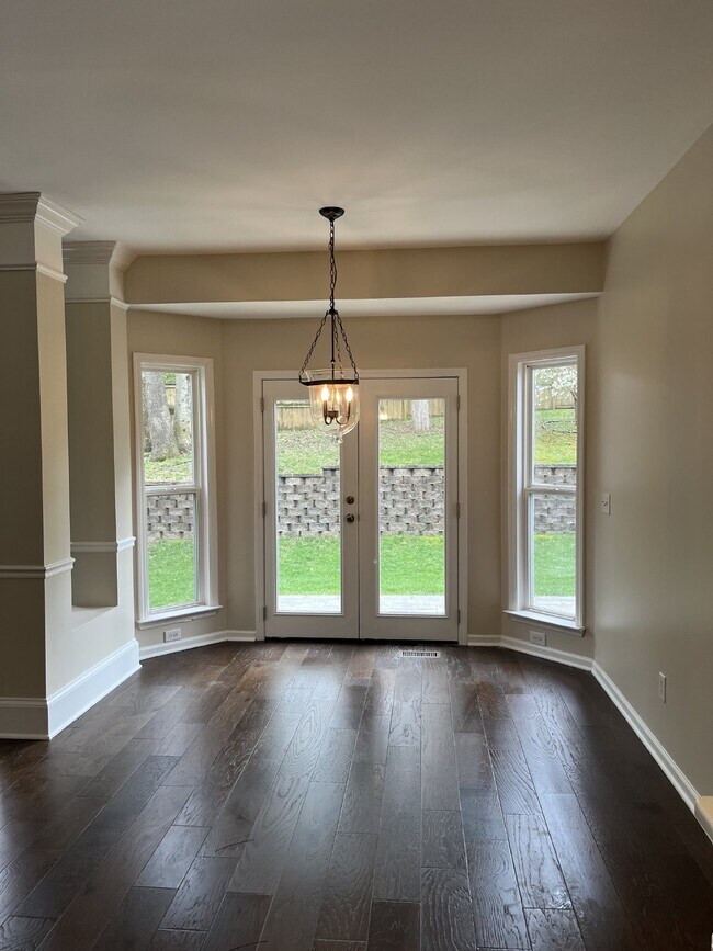 Building Photo - Spacious 5 Bed, 2.5 Bath Home in Henderson...