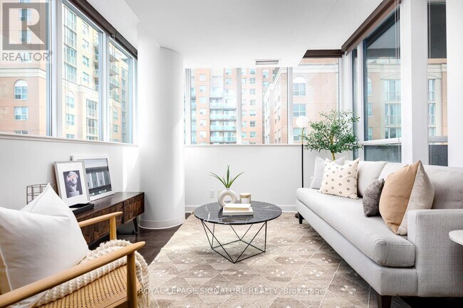 Photo du bâtiment - 320 Richmond St E