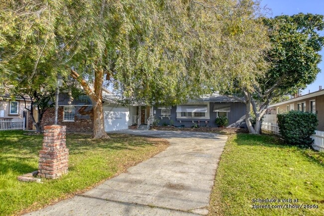 Foto del edificio - 12102 Brookhaven Park