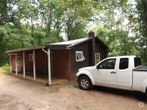 Building Photo - 79 Oneida Ln