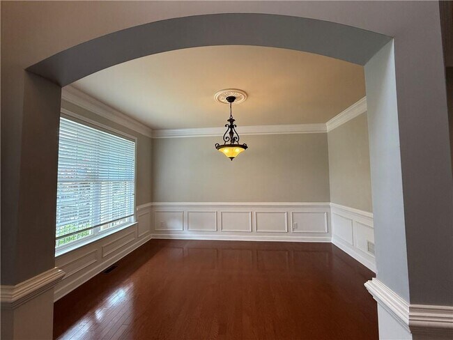 Building Photo - 2501 Royston Dr