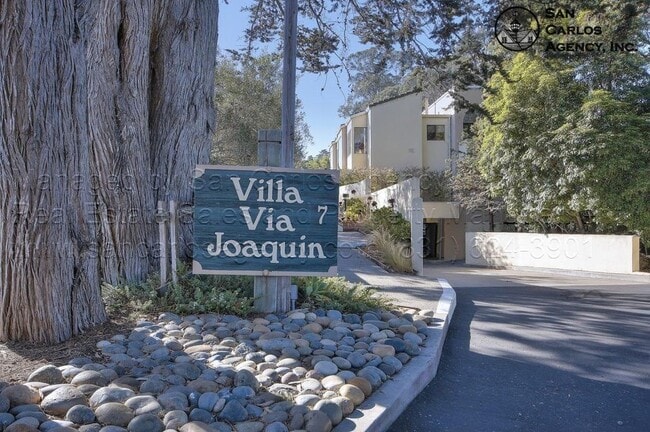 Building Photo - Spacious & Updated 2 Bed Downtown Monterey...