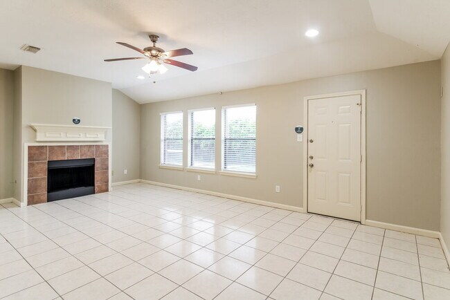Foto del edificio - 14018 Long Glen Dr
