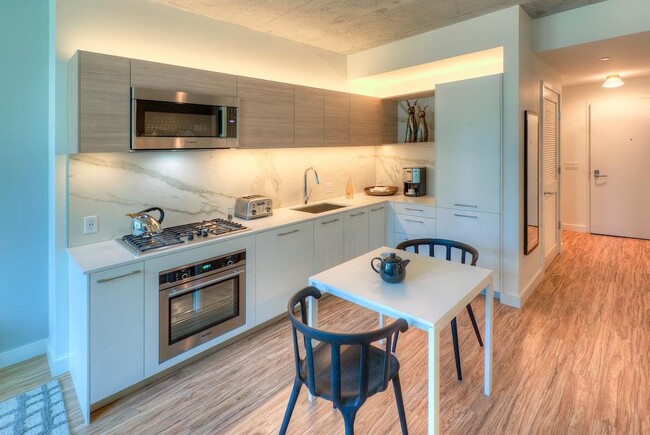 Photo - 169 N Desplaines St Apartment