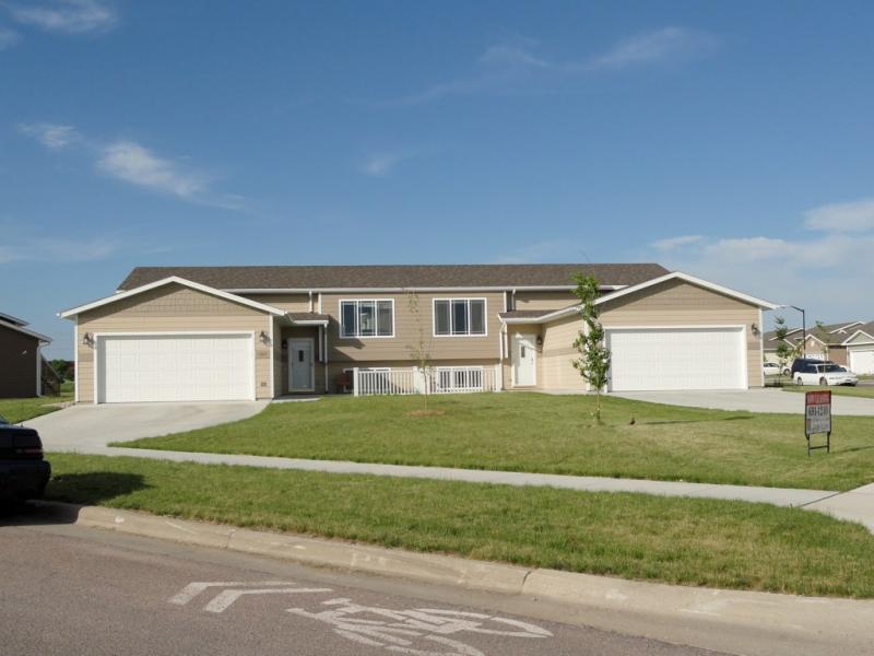 1713 Torrey Pines Drive Townhome Rentals in Brookings SD