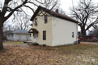 Building Photo - 551 6th St W