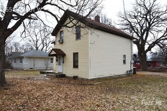 Building Photo - 551 6th St W