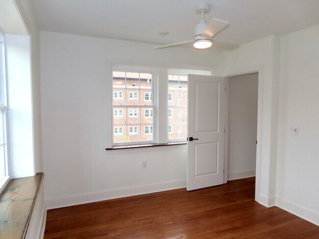 Foto del edificio - 2724 E Magnolia Ave