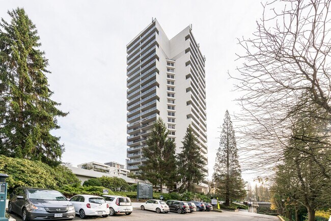 Photo du bâtiment - Lougheed Village - Tower West