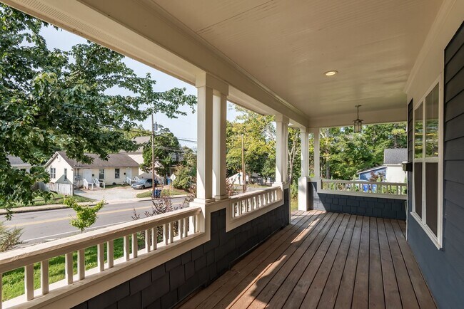 Foto del edificio - Cute Corner 3-bedroom home in Old East Durham