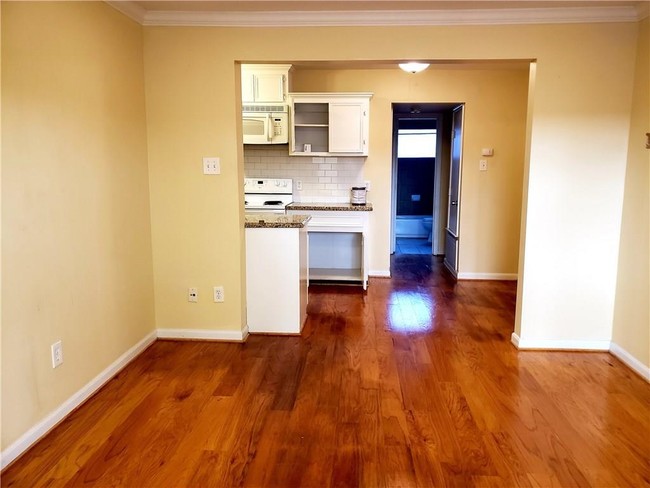 Building Photo - 4931 Junius St
