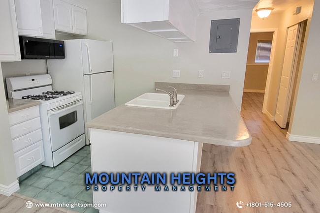 Building Photo - 450 E Creekside Cir