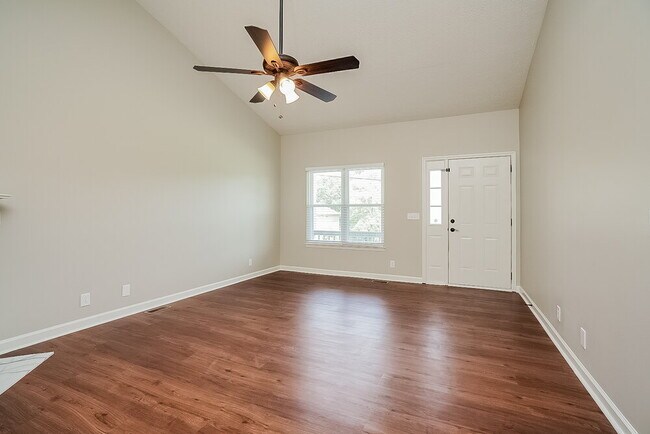 Foto del edificio - 1059 Cedar Creek Village Rd