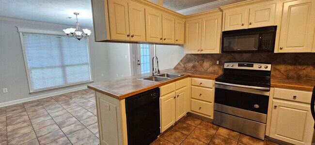 Building Photo - 1813 Airborn Dr