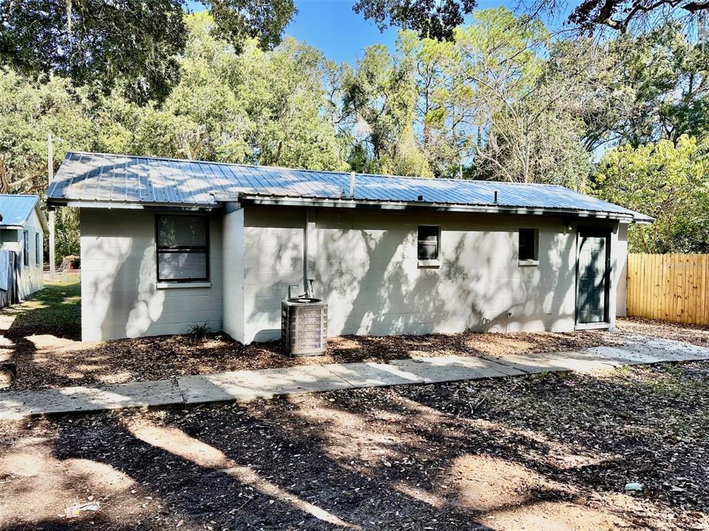 Foto principal - 643 NE Waldo Rd