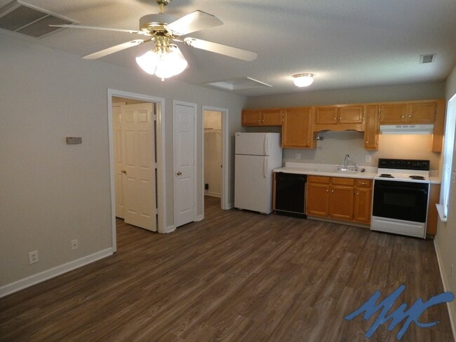 Building Photo - 736 Greenland Dr