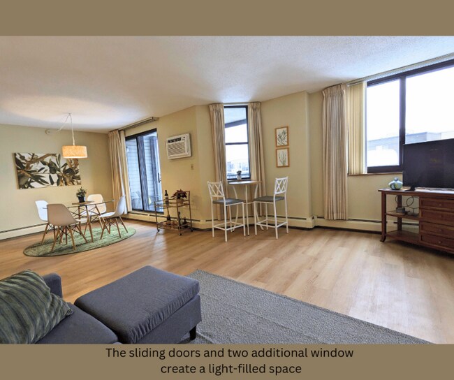 Foto del edificio - 6500 Woodlake Dr